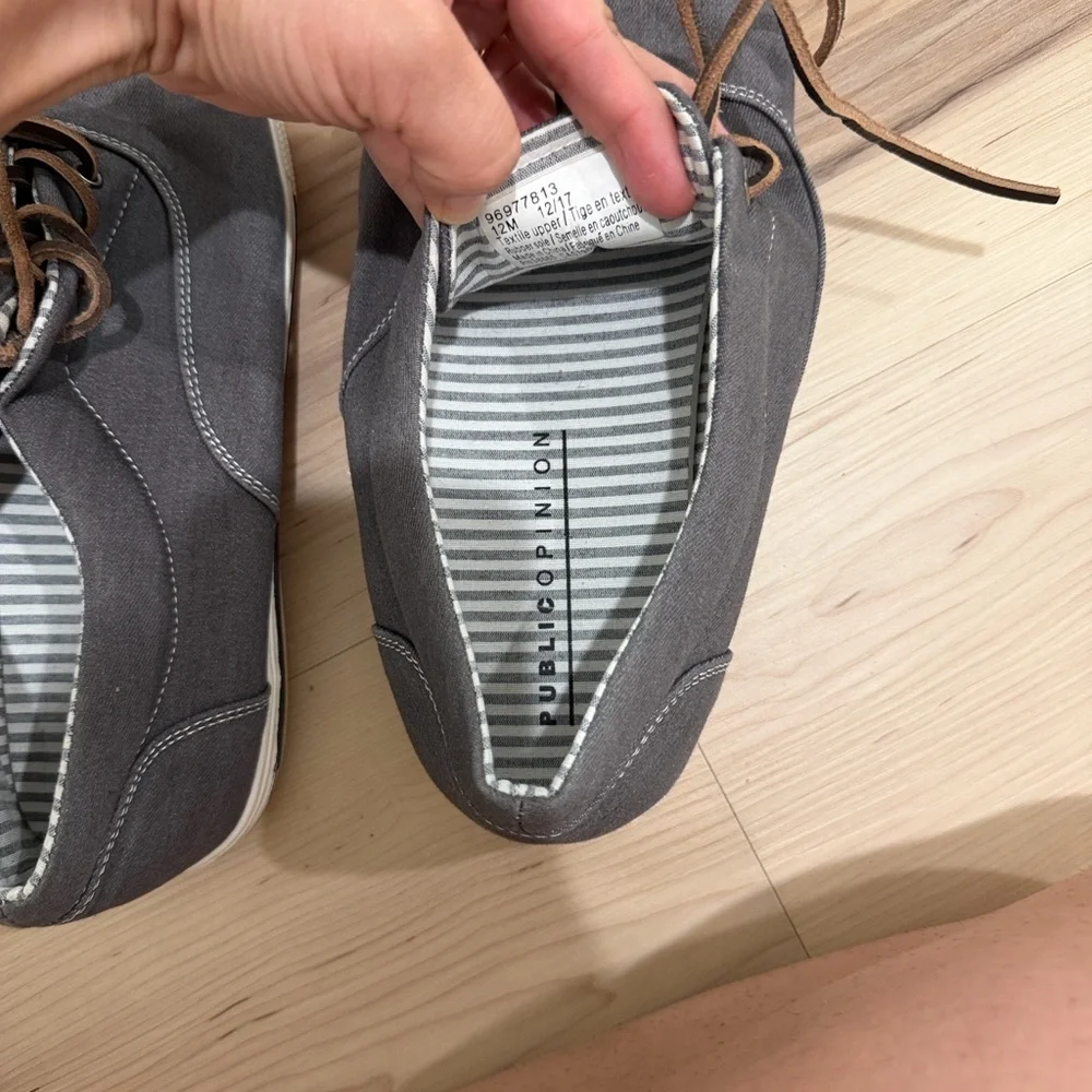 Public opinion men’s gray canvas shoes
